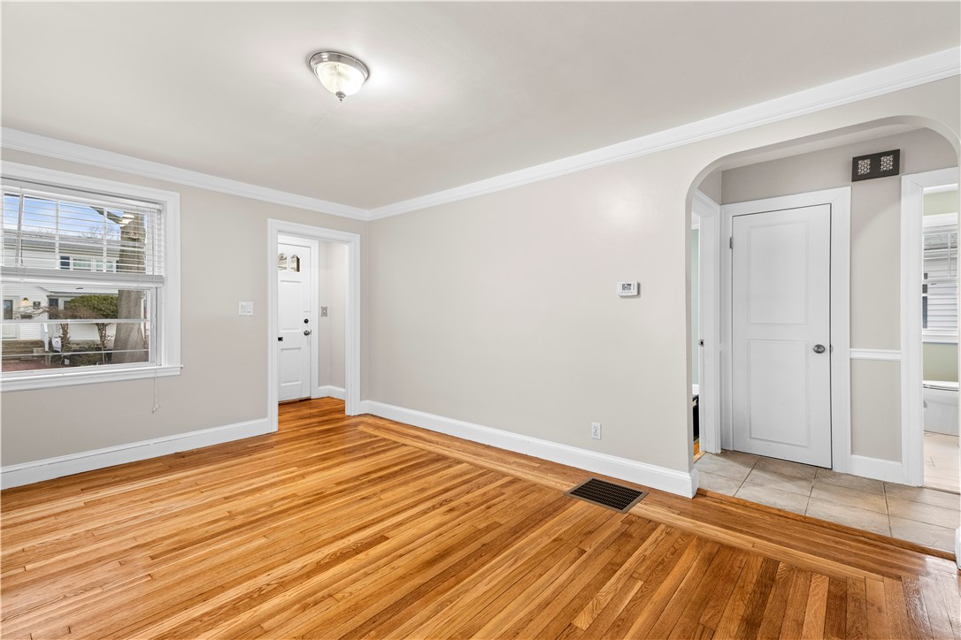 88 Mink Road Providence, RI 02908 - Photo 3 of 22