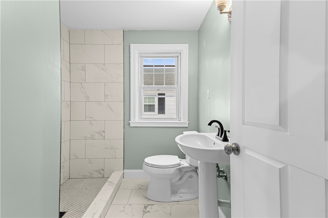 88 Mink Road Providence, RI 02908 - Photo 6 of 22
