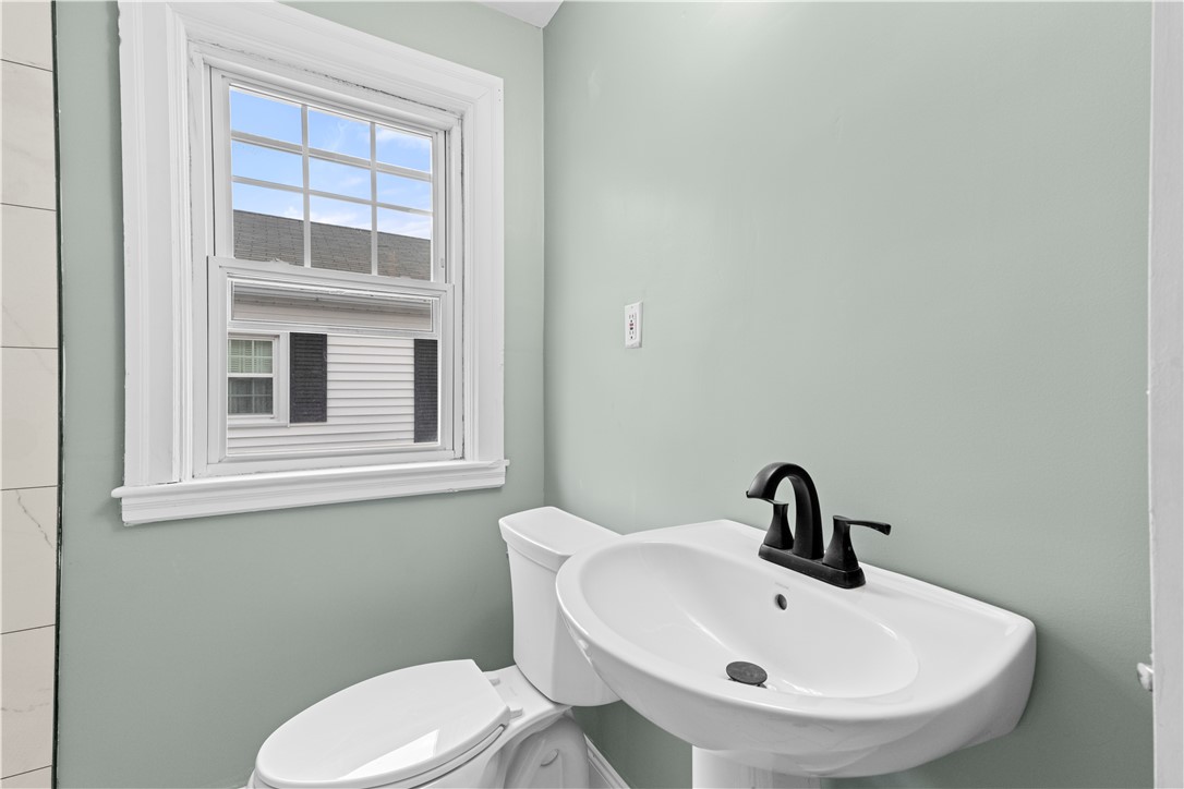 88 Mink Road Providence, RI 02908 - Photo 7 of 22