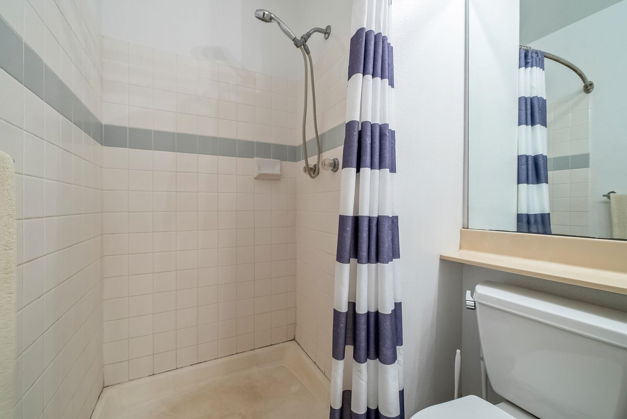 480 Kenolio Road, Unit 6204 Kihei, HI 96753 - Photo 25 of 44 a bathroom with a shower