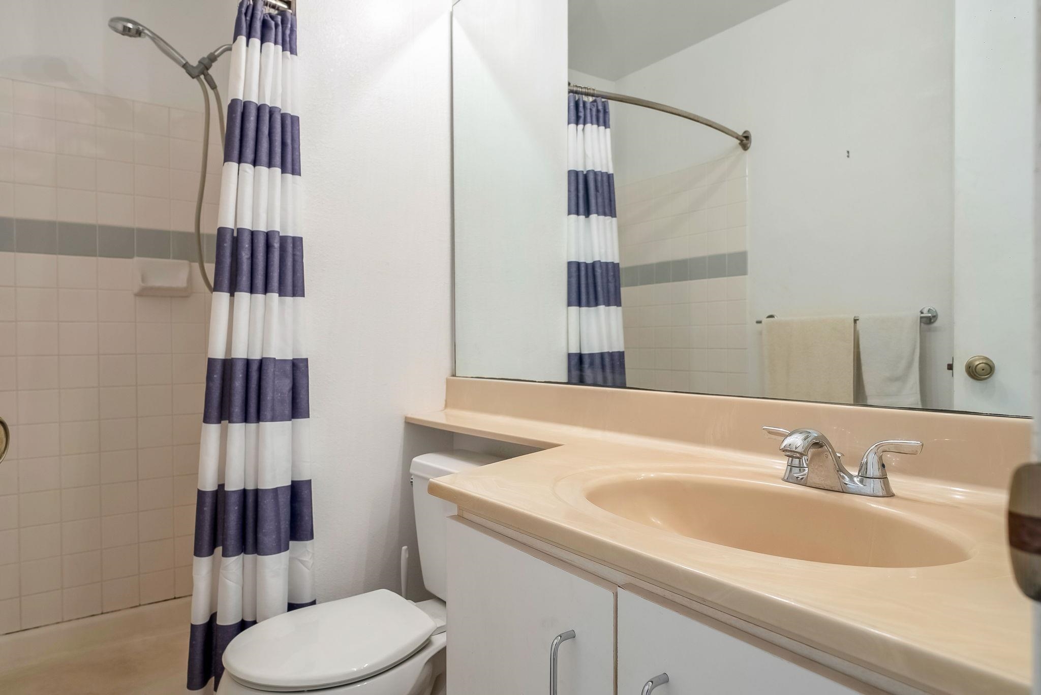 480 Kenolio Road, Unit 6204 Kihei, HI 96753 - Photo 26 of 44 a bathroom with a sink a toilet and shower