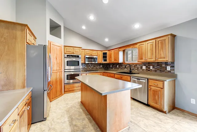 $449,900 | 479 Earnhardt Court, Green Bay, WI 54311