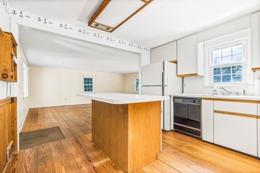 327 Tilden Road Scituate, MA 02066 - Photo 10 of 41 Gallery Image 10