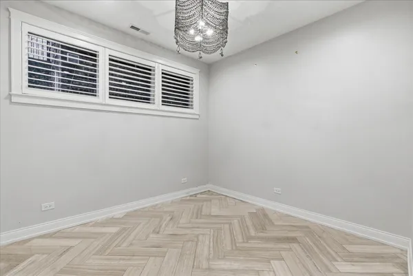 $9,800 | 850 West Lill Avenue, Unit 1, Chicago, IL 60614