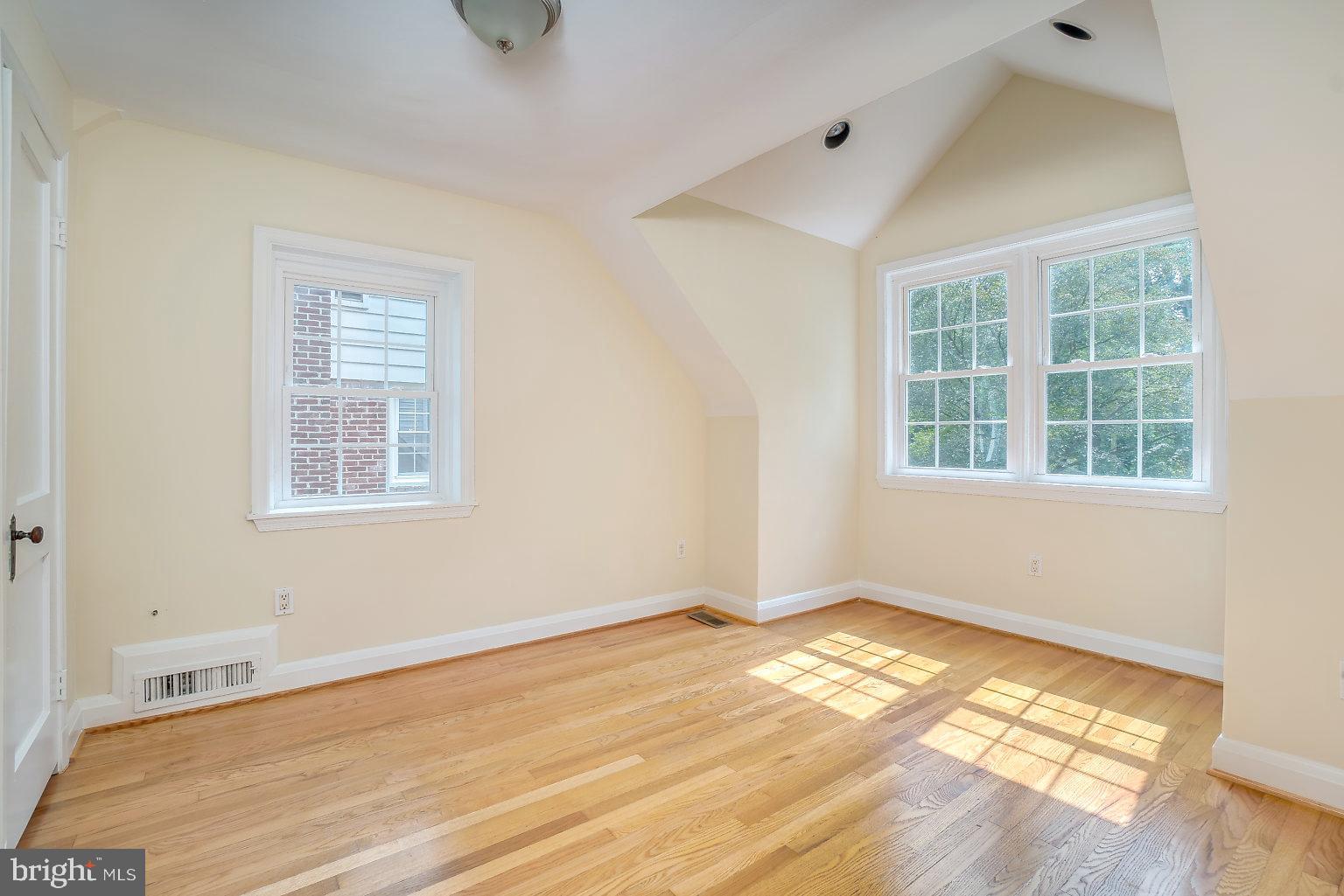 604 Carysbrook Road Baltimore, MD 21208 - Photo 25 of 38 Primary Bedroom with a sitting area