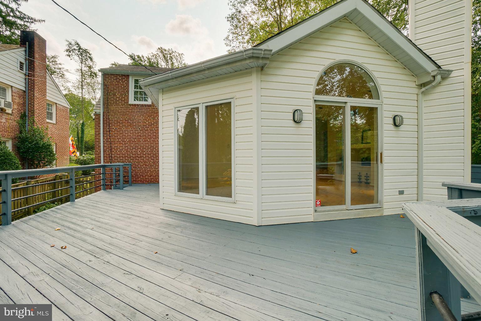 604 Carysbrook Road Baltimore, MD 21208 - Photo 31 of 38 Wraparound deck