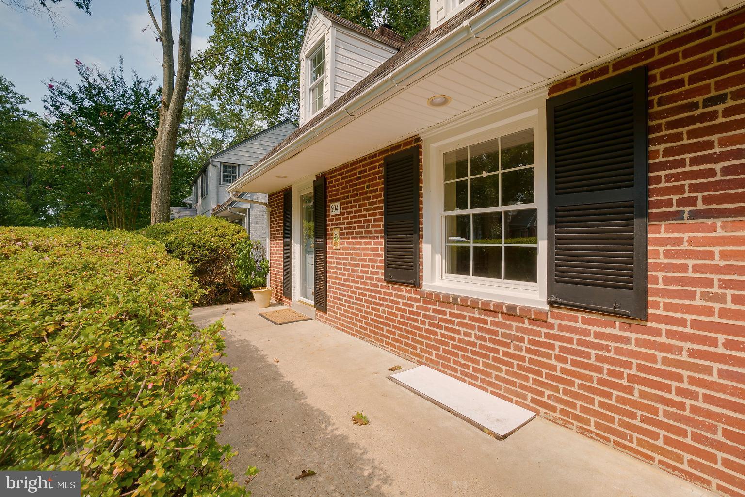 604 Carysbrook Road Baltimore, MD 21208 - Photo 4 of 38