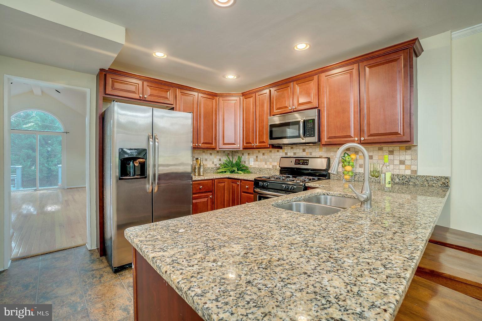 604 Carysbrook Road Baltimore, MD 21208 - Photo 10 of 38 Granite kitchen counter