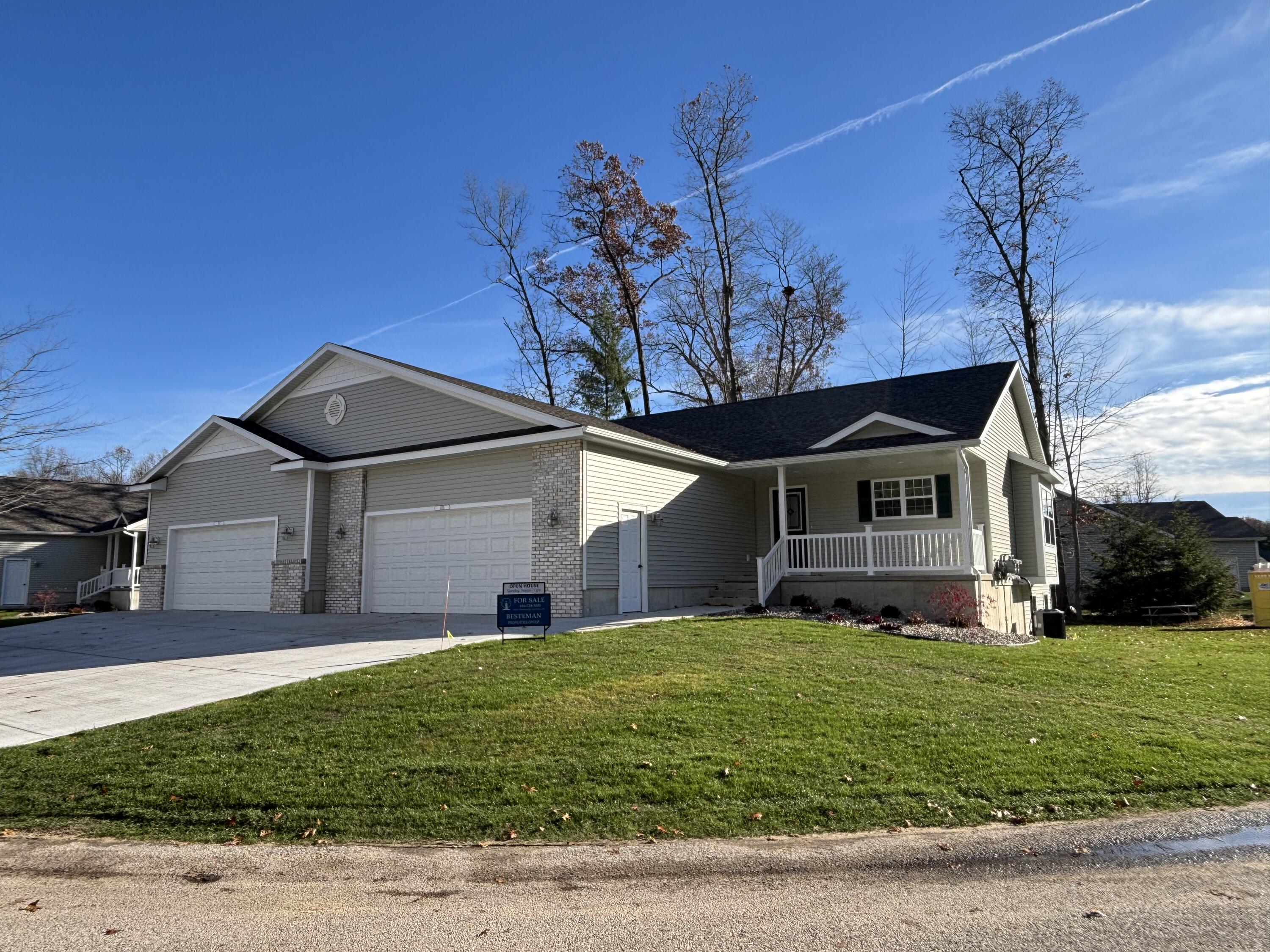 1516 West Addison Way Muskegon, MI 49445 - Photo 1 of 59 IMG_5426
