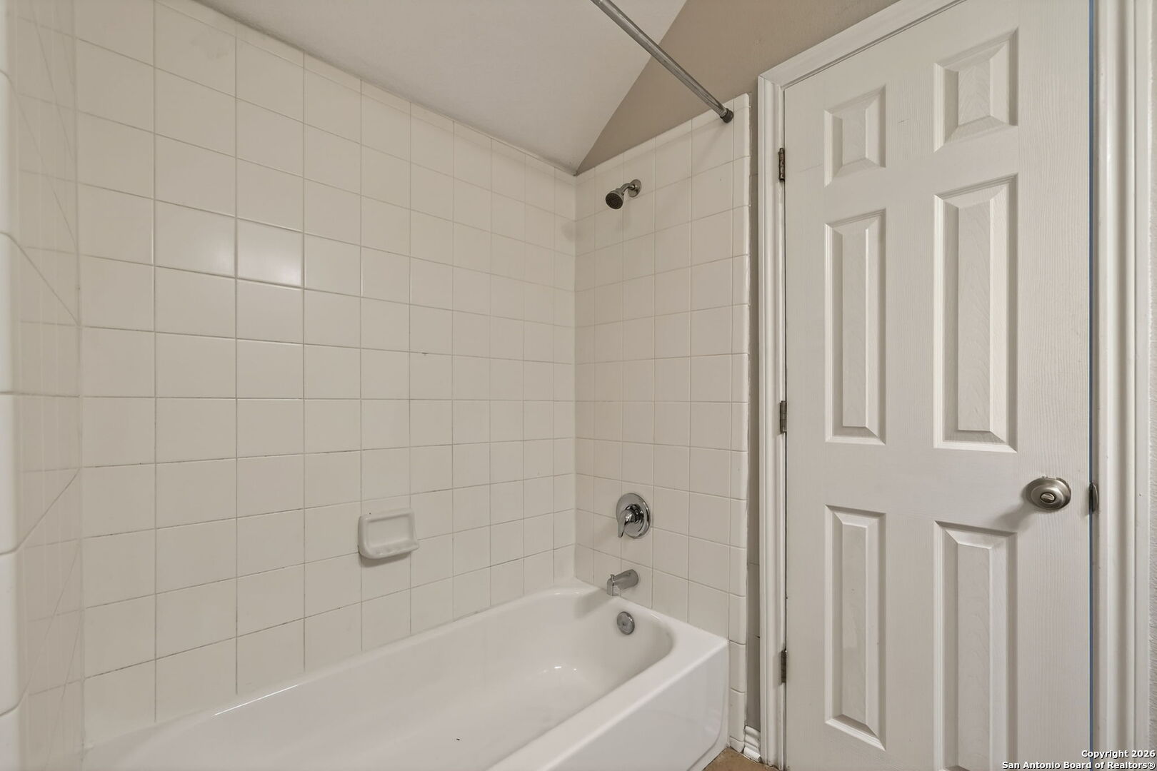 15709 Fair Lane Selma, TX 78154 - Photo 23 of 32 a bathroom with a bathtub