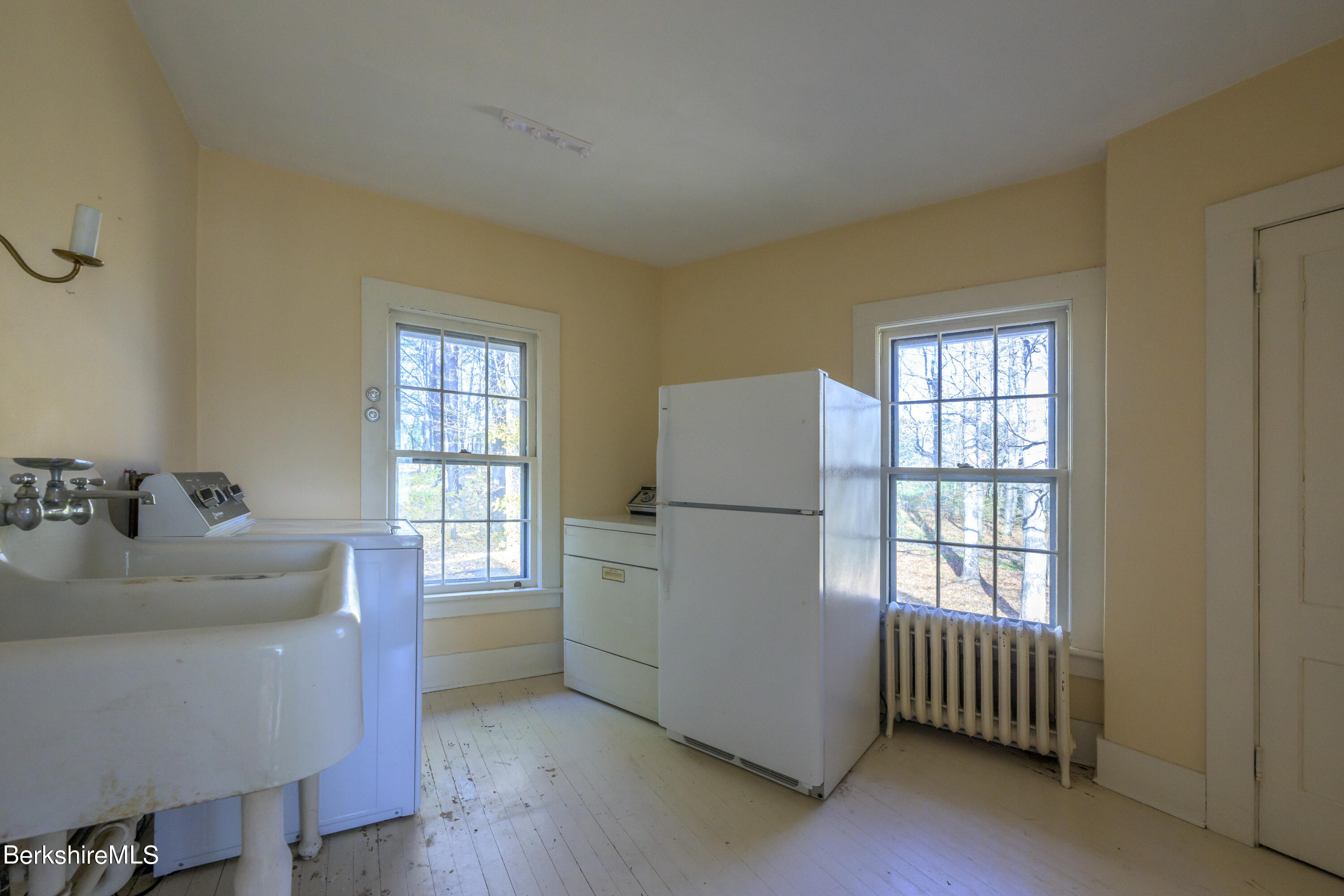 2 Cherry Street Stockbridge, MA 01262 - Photo 35 of 42 a room with furniture and a window
