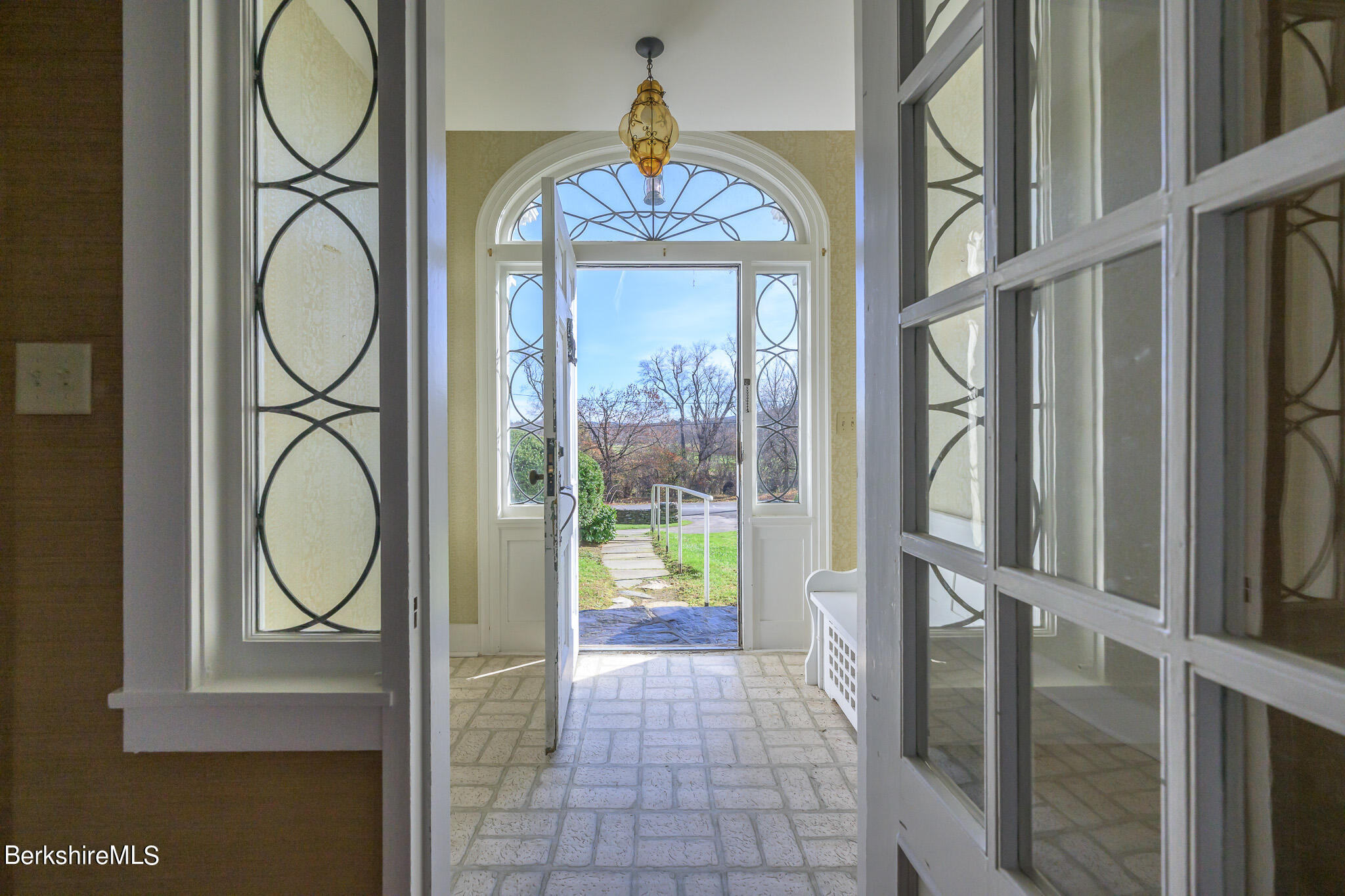 2 Cherry Street Stockbridge, MA 01262 - Photo 5 of 42 a view of a entryway
