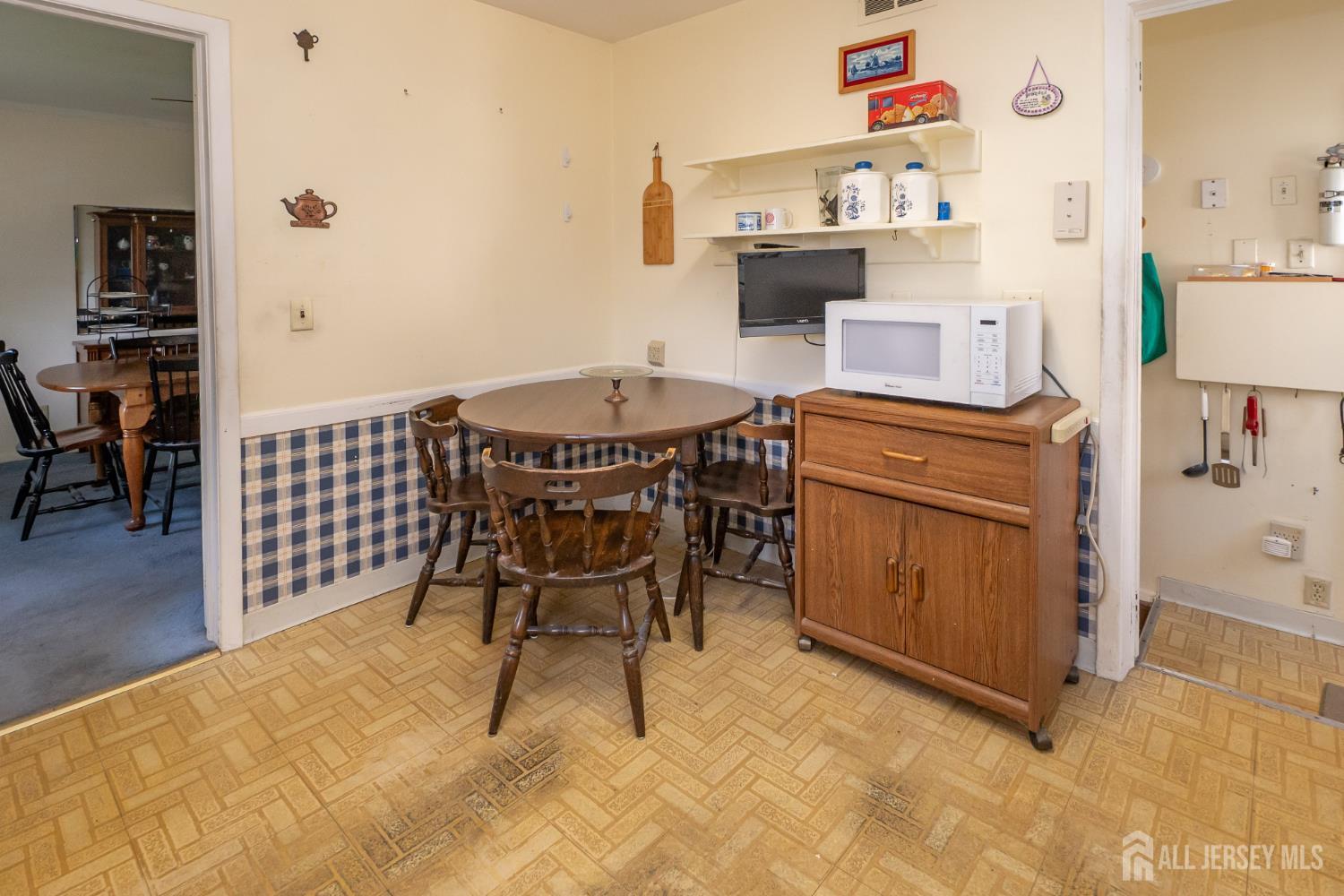 95 Jeffery Road Colonia, NJ 07067 - Photo 13 of 31
