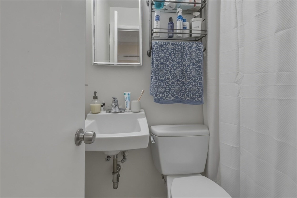241 West Newtown Street, Unit 8 Boston, MA 02115 - Photo 7 of 9