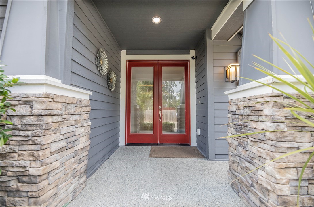 613 Graham Avenue Northeast Renton, WA 98059 - Photo 2 of 27