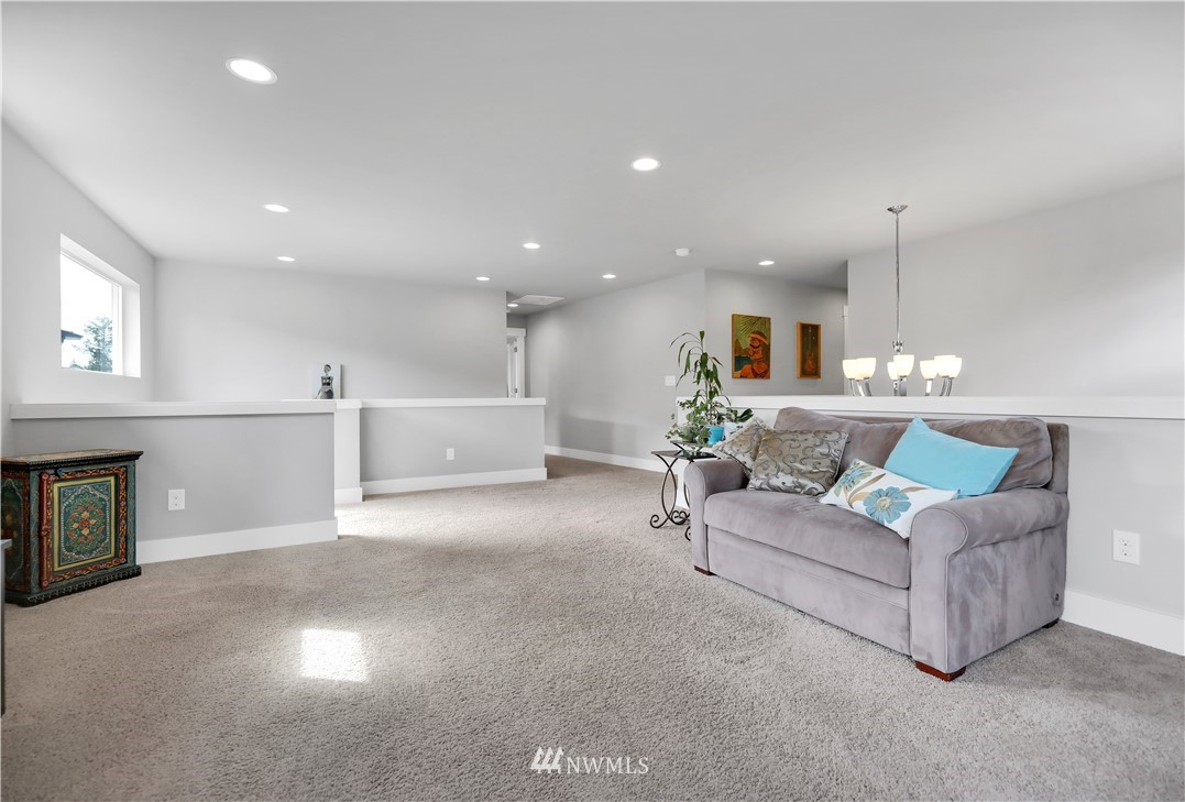 613 Graham Avenue Northeast Renton, WA 98059 - Photo 12 of 27
