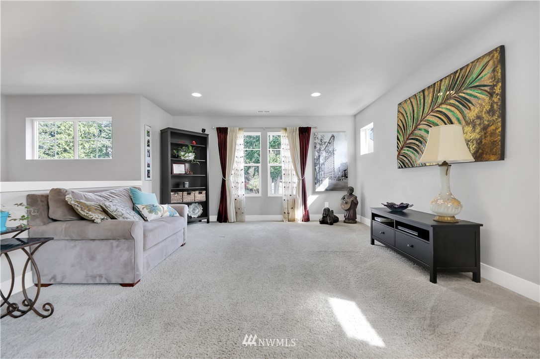613 Graham Avenue Northeast Renton, WA 98059 - Photo 14 of 27