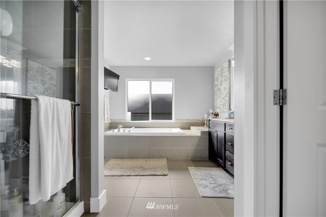 613 Graham Avenue Northeast Renton, WA 98059 - Photo 17 of 27