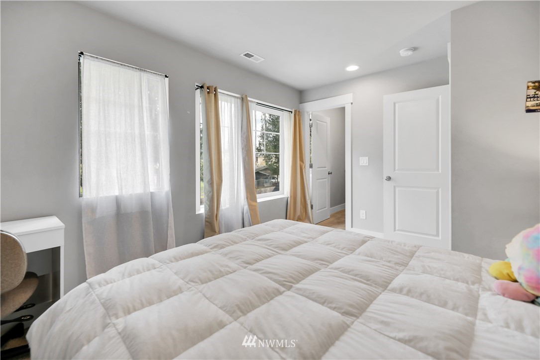 613 Graham Avenue Northeast Renton, WA 98059 - Photo 18 of 27
