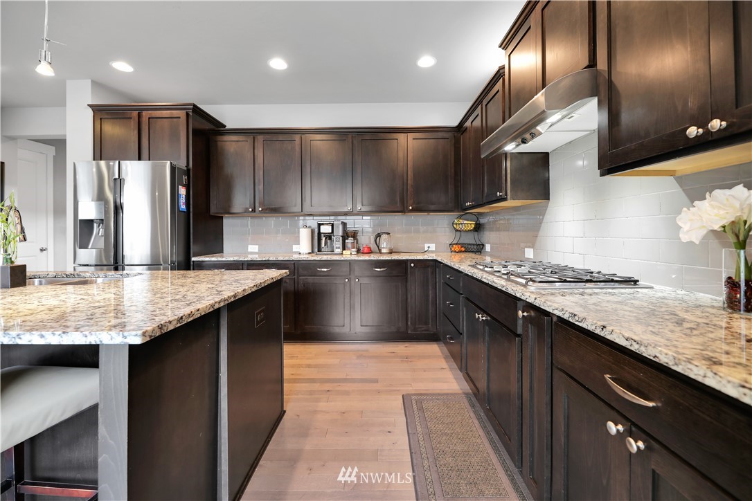 613 Graham Avenue Northeast Renton, WA 98059 - Photo 4 of 27
