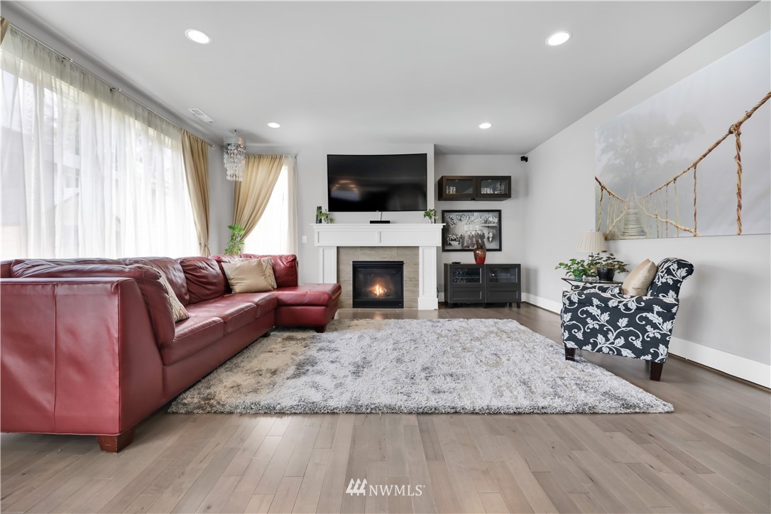 613 Graham Avenue Northeast Renton, WA 98059 - Photo 8 of 27