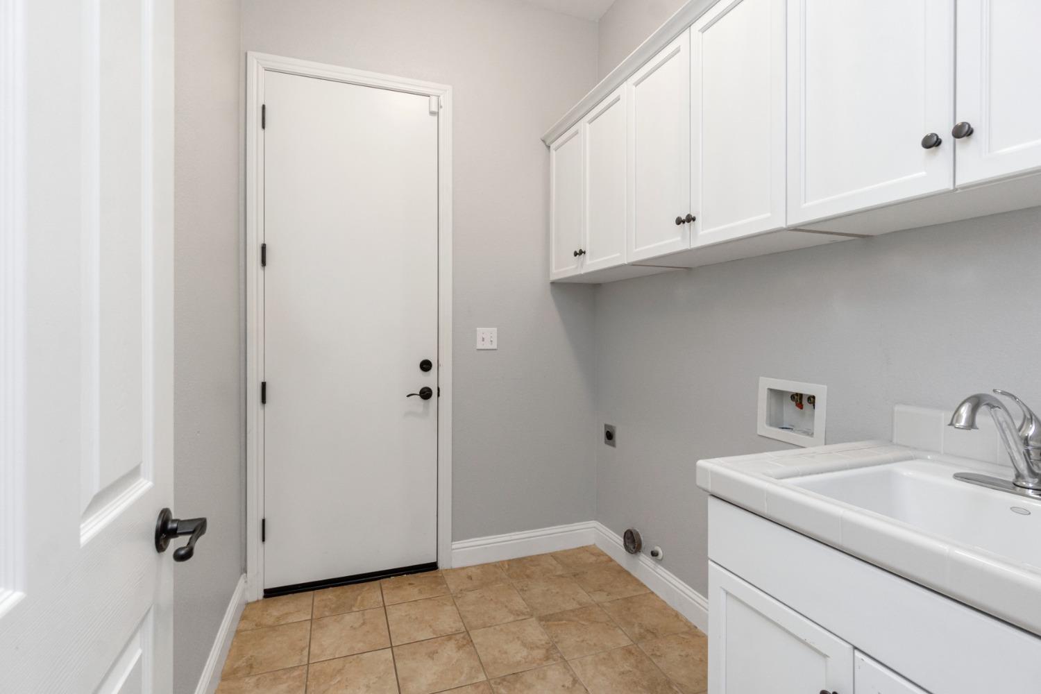 3307 Buckingham Avenue Clovis, CA 93619 - Photo 21 of 32 a bathroom with a sink