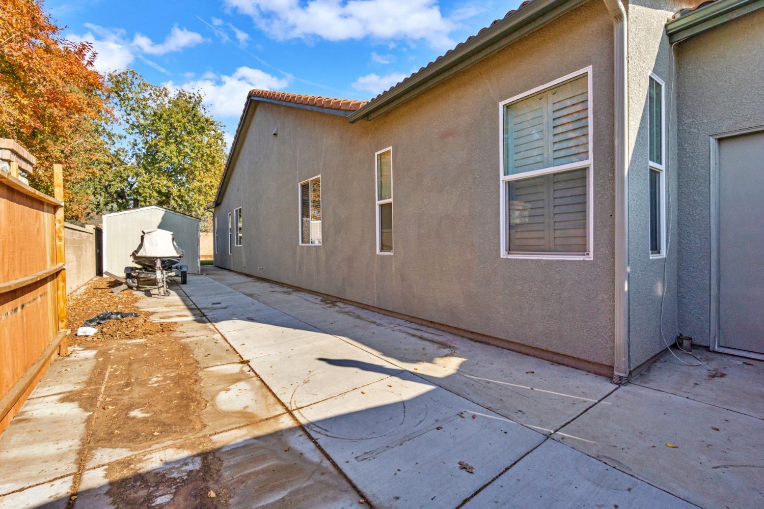 3307 Buckingham Avenue Clovis, CA 93619 - Photo 32 of 32 a backyard of a house
