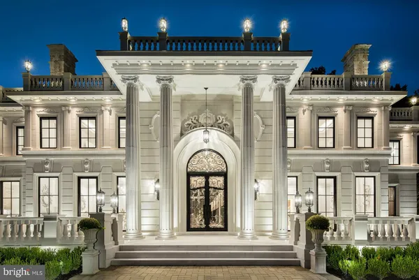 a view of a entryway of the house