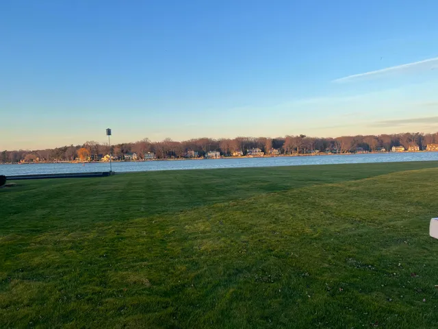 $1,200,000 | 1331 Bayview Drive, Holland, MI 49423