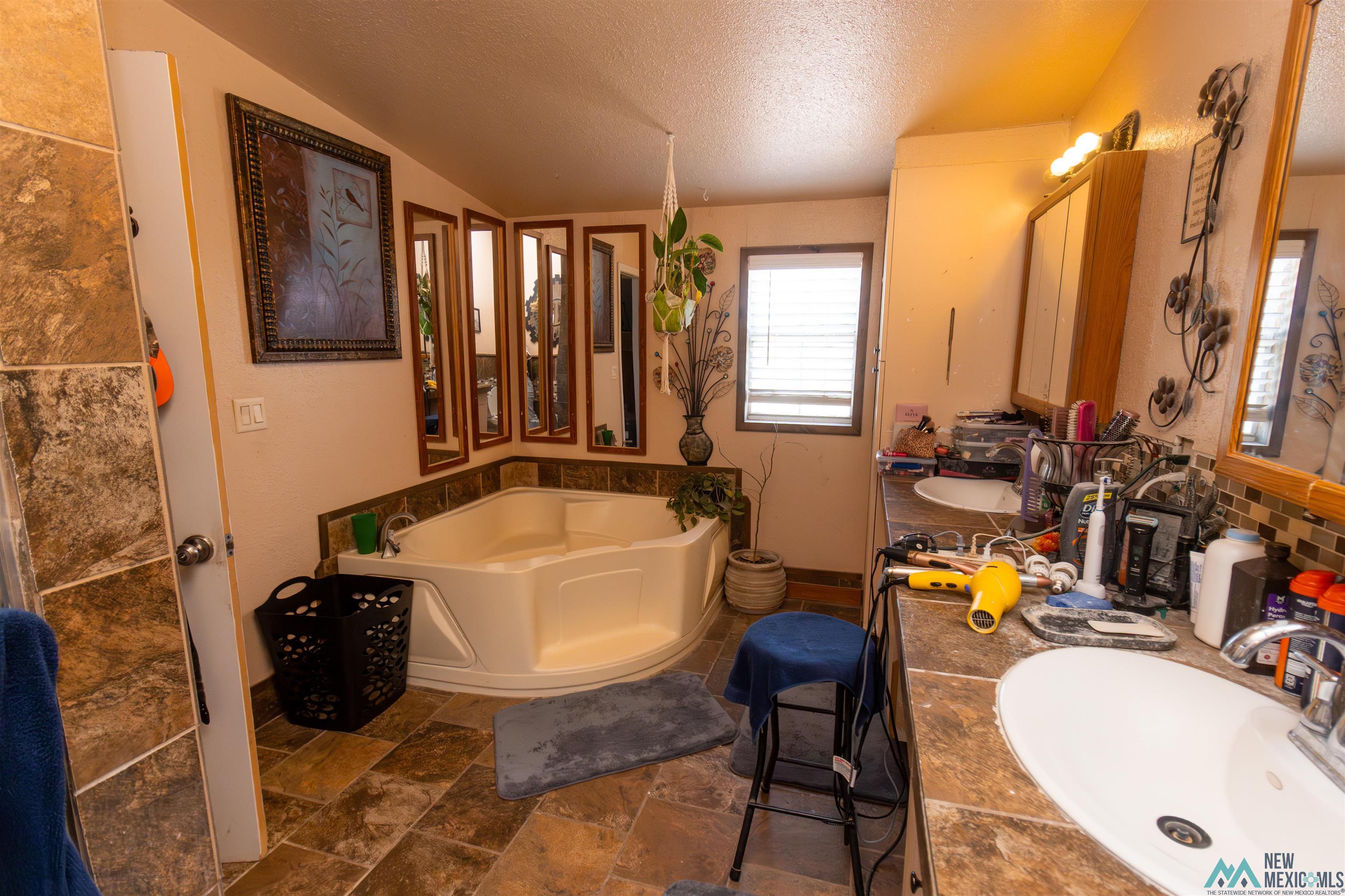 1509 Papershell Road Carlsbad, NM 88220 - Photo 23 of 47 Bathroom