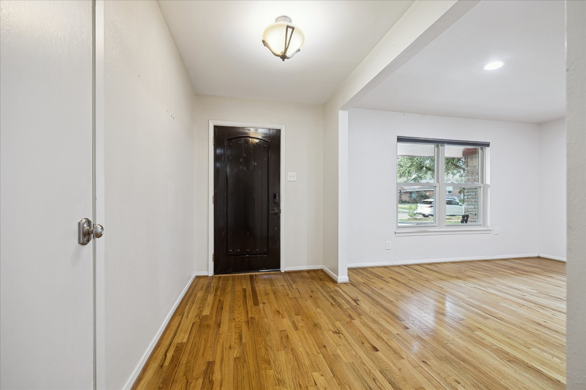 11519 Endicott Lane Houston, TX 77035 - Photo 2 of 25 a bedroom with a bed and a window