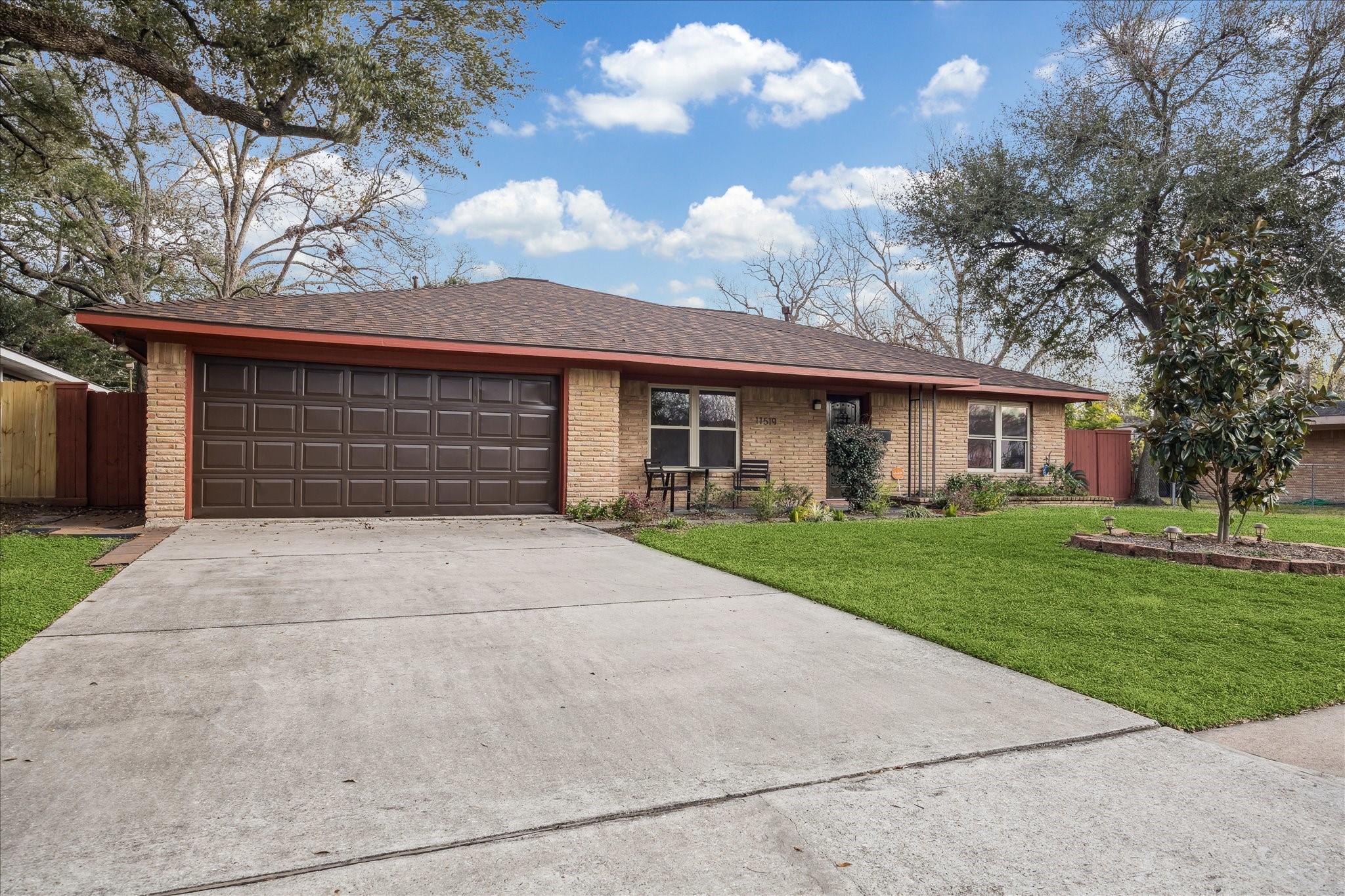 11519 Endicott Lane Houston, TX 77035 - Photo 23 of 25 a front view of a house with a garden