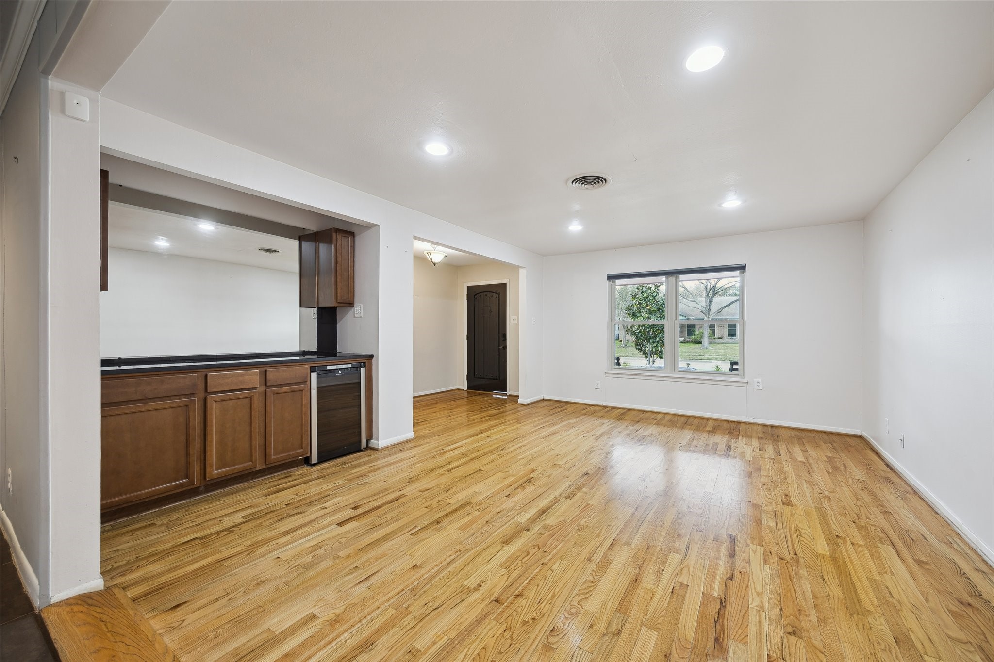 11519 Endicott Lane Houston, TX 77035 - Photo 5 of 25 an empty room with wooden floor and windows