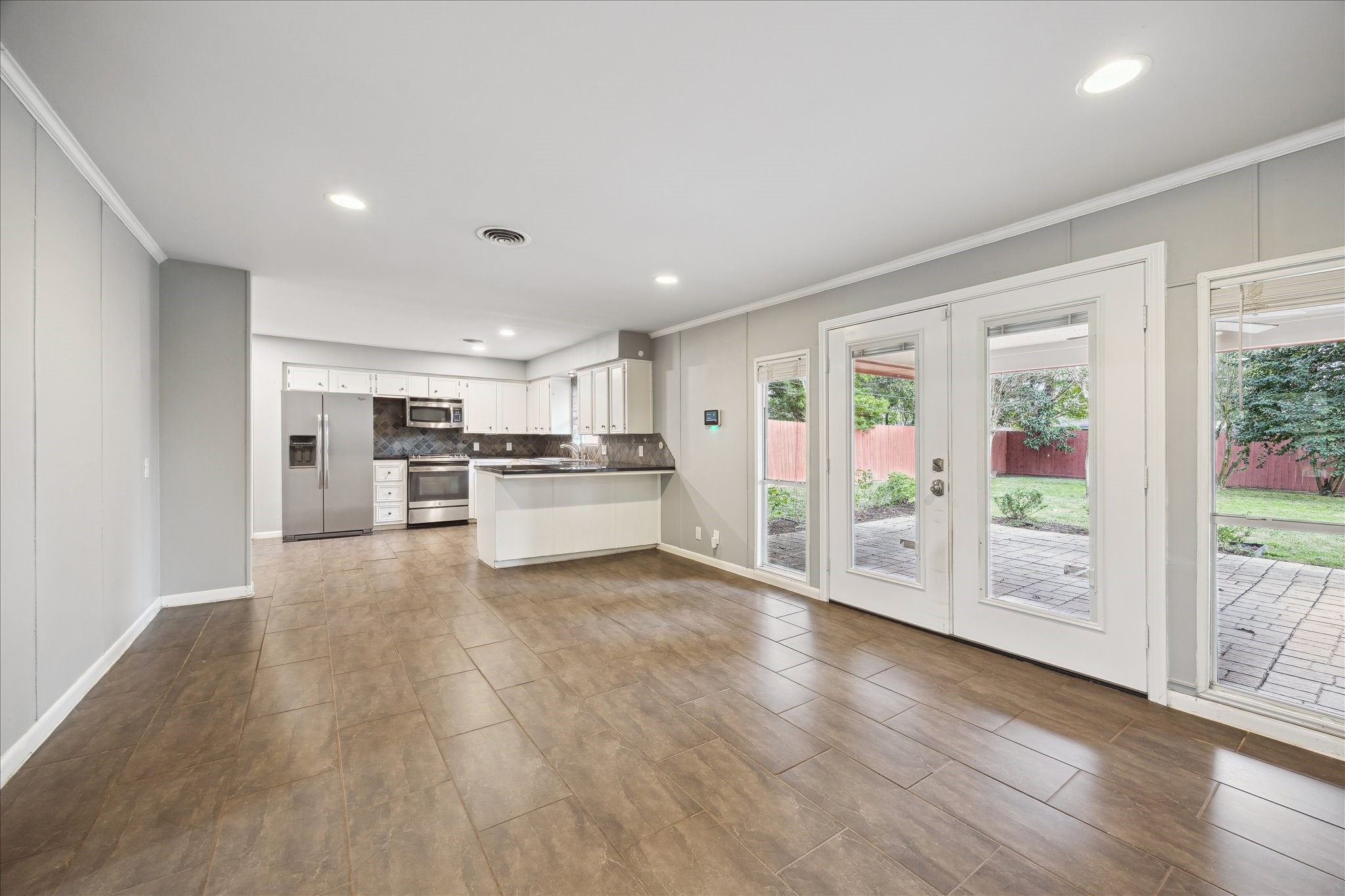 11519 Endicott Lane Houston, TX 77035 - Photo 6 of 25 a view of kitchen with stainless steel appliances refrigerator oven