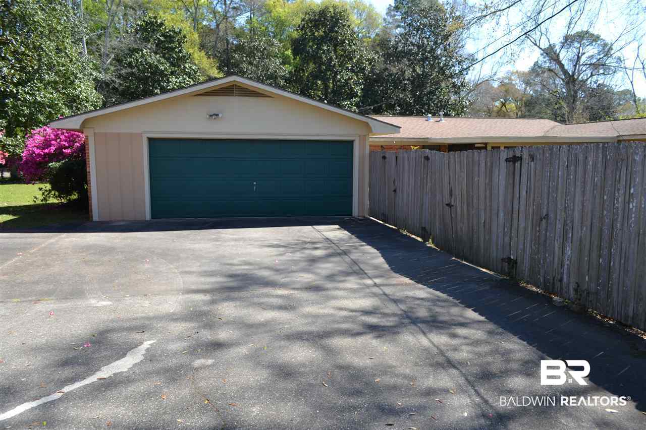1525 North Alston Street Foley, AL 36535 - Photo 20 of 26 Garage
