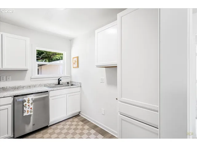 $400,000 | 1718 Northeast Walnut Avenue, Wood Village, OR 97060