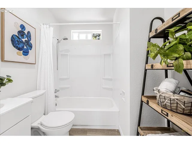 $400,000 | 1718 Northeast Walnut Avenue, Wood Village, OR 97060