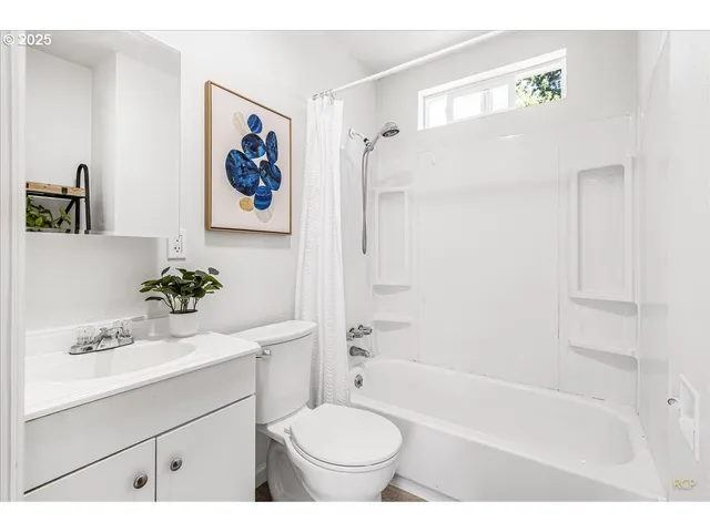 $400,000 | 1718 Northeast Walnut Avenue, Wood Village, OR 97060