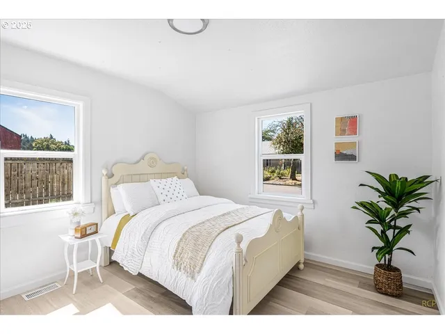 $400,000 | 1718 Northeast Walnut Avenue, Wood Village, OR 97060