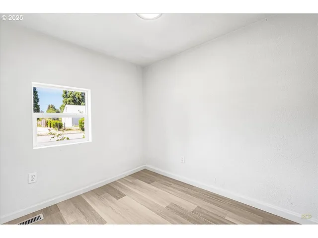 $400,000 | 1718 Northeast Walnut Avenue, Wood Village, OR 97060