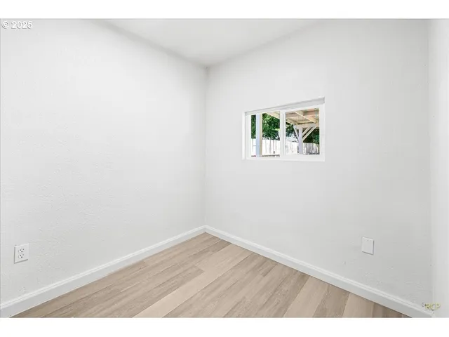 $400,000 | 1718 Northeast Walnut Avenue, Wood Village, OR 97060