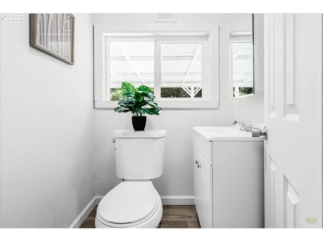 $400,000 | 1718 Northeast Walnut Avenue, Wood Village, OR 97060