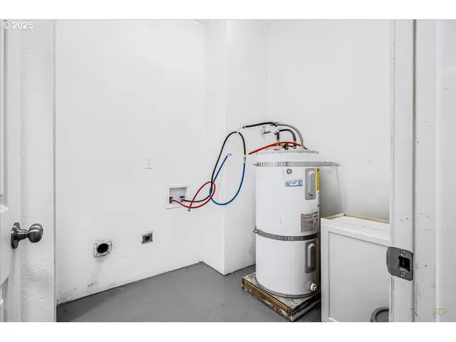 $400,000 | 1718 Northeast Walnut Avenue, Wood Village, OR 97060