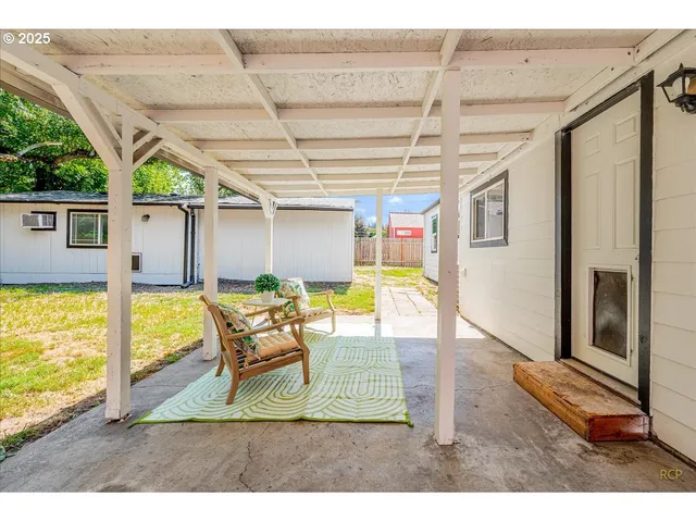 $400,000 | 1718 Northeast Walnut Avenue, Wood Village, OR 97060