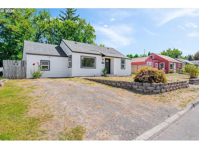 $400,000 | 1718 Northeast Walnut Avenue, Wood Village, OR 97060