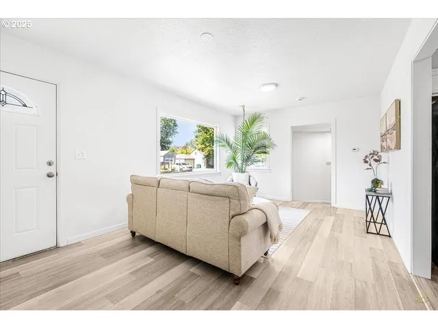 $400,000 | 1718 Northeast Walnut Avenue, Wood Village, OR 97060