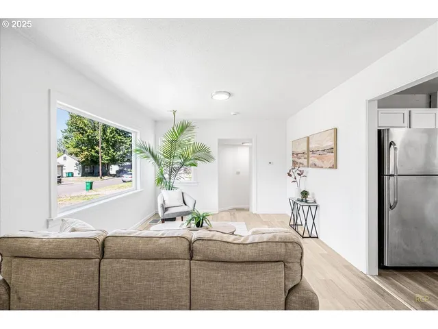 $400,000 | 1718 Northeast Walnut Avenue, Wood Village, OR 97060