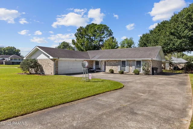 $219,000 | 2216 South Perry Drive, Abbeville, LA 70510