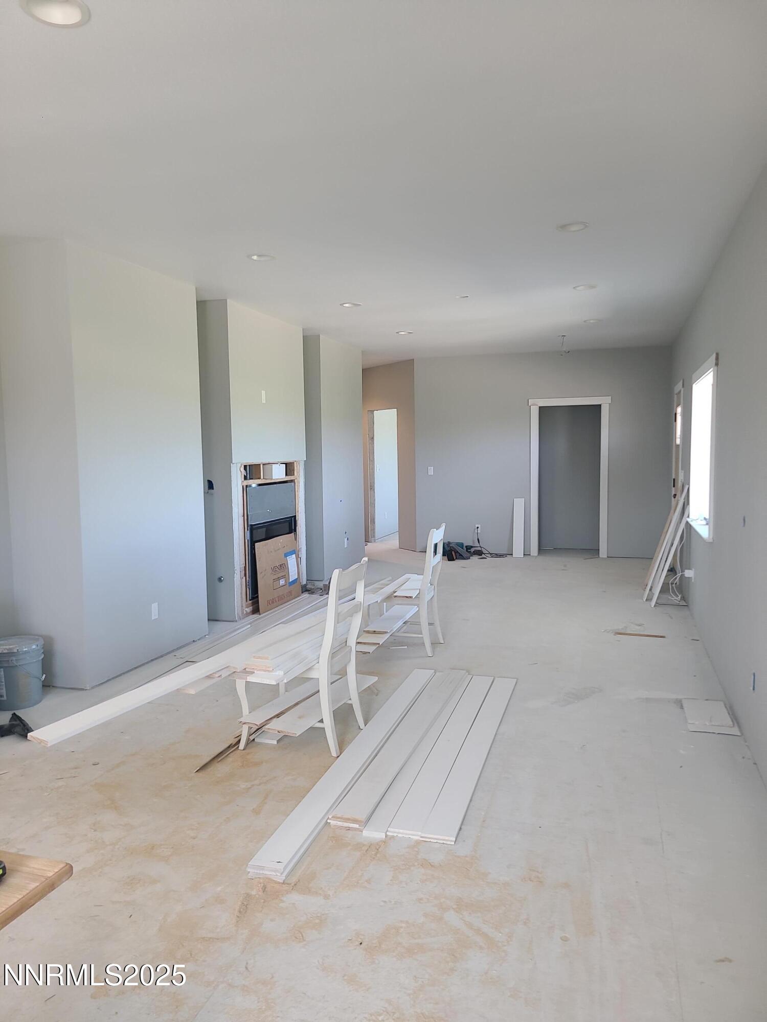 900 Cattle Circle Fernley, NV 89408 - Photo 11 of 21 TOM INSIDE FRONT ROOM 25