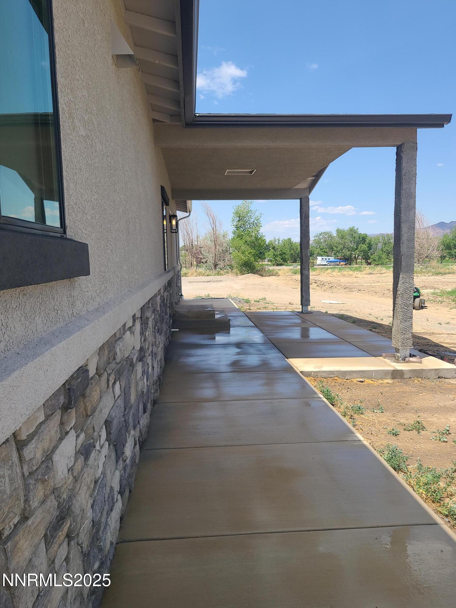 900 Cattle Circle Fernley, NV 89408 - Photo 2 of 21 TOM FRONT WALKWAY 25
